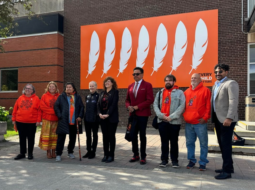 Lakehead University unveiled an Every Child Matters outdoor art installation during a ceremony to honour the children lost to the residential school system, survivors and their families. The artwork unveiling was accompanied by the raising of the National Centre for Truth and Reconciliation (NCTR) Survivors’ Flag.